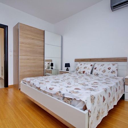 Apartment Dobrota Kotor Bagian luar foto