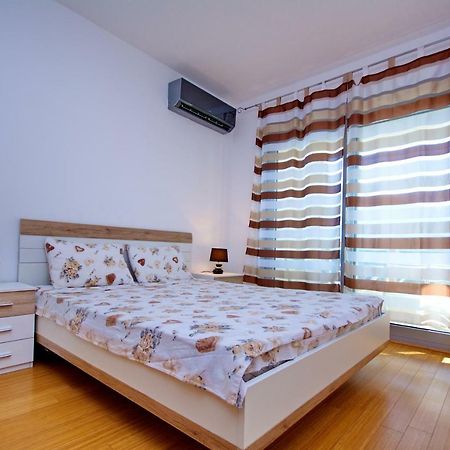 Apartment Dobrota Kotor Bagian luar foto