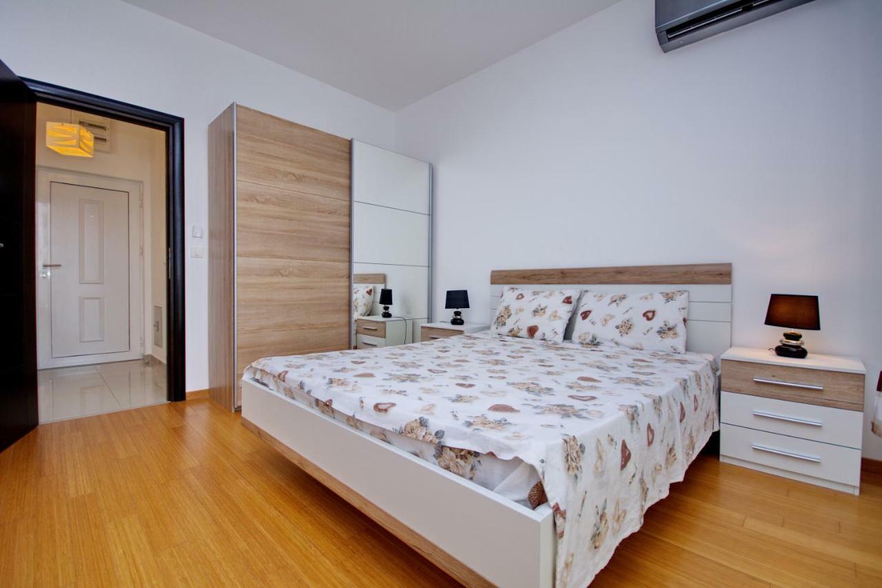 Apartment Dobrota Kotor Bagian luar foto