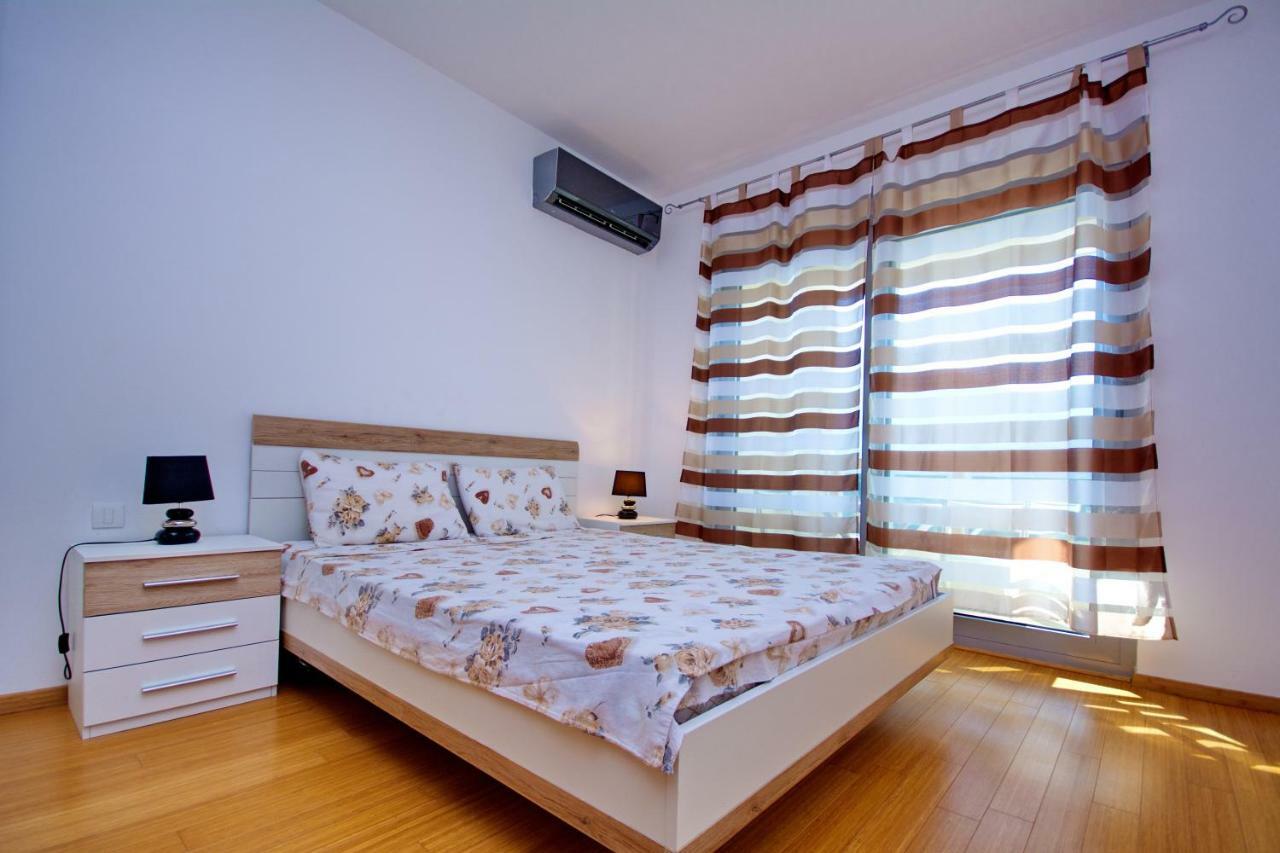 Apartment Dobrota Kotor Bagian luar foto