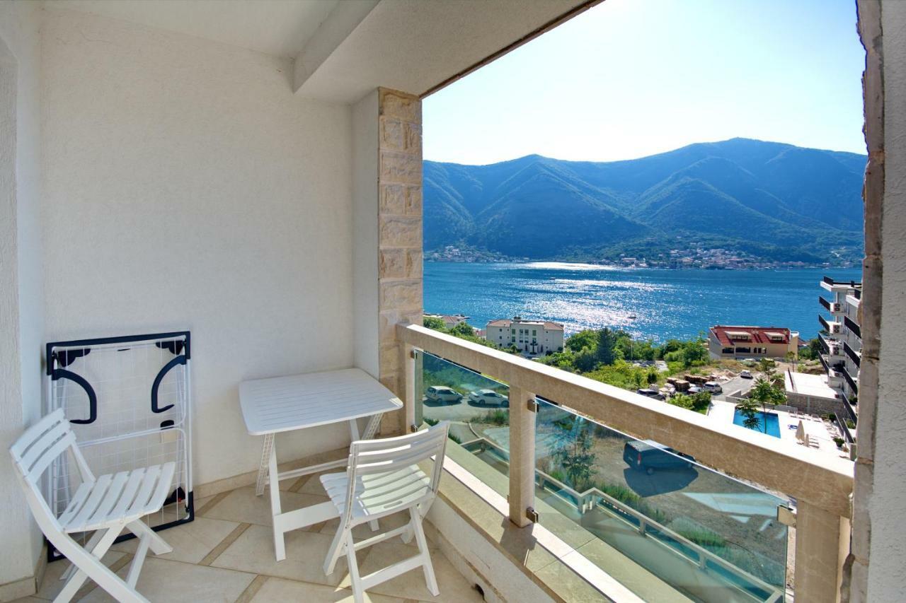 Apartment Dobrota Kotor Bagian luar foto