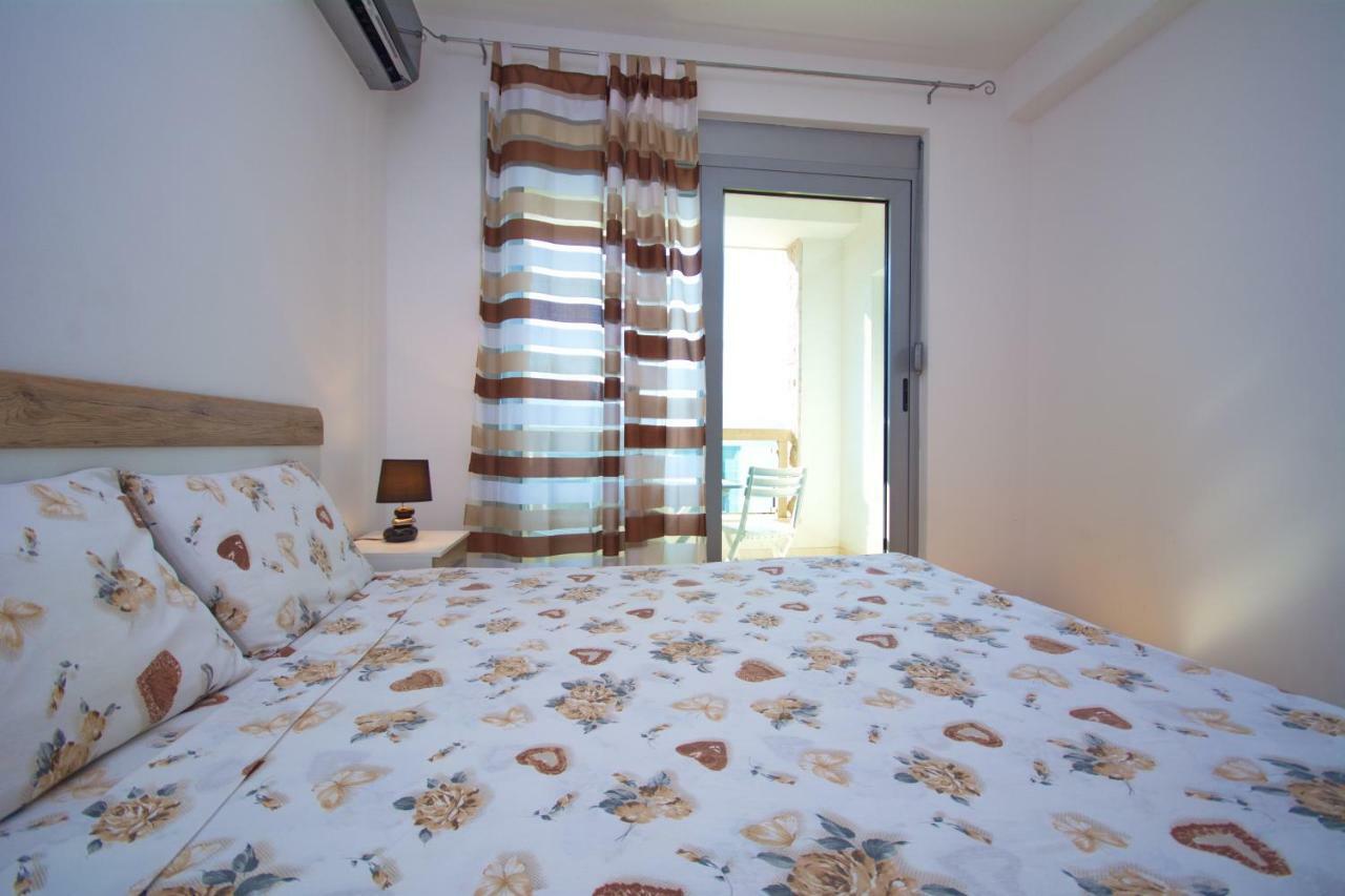 Apartment Dobrota Kotor Bagian luar foto