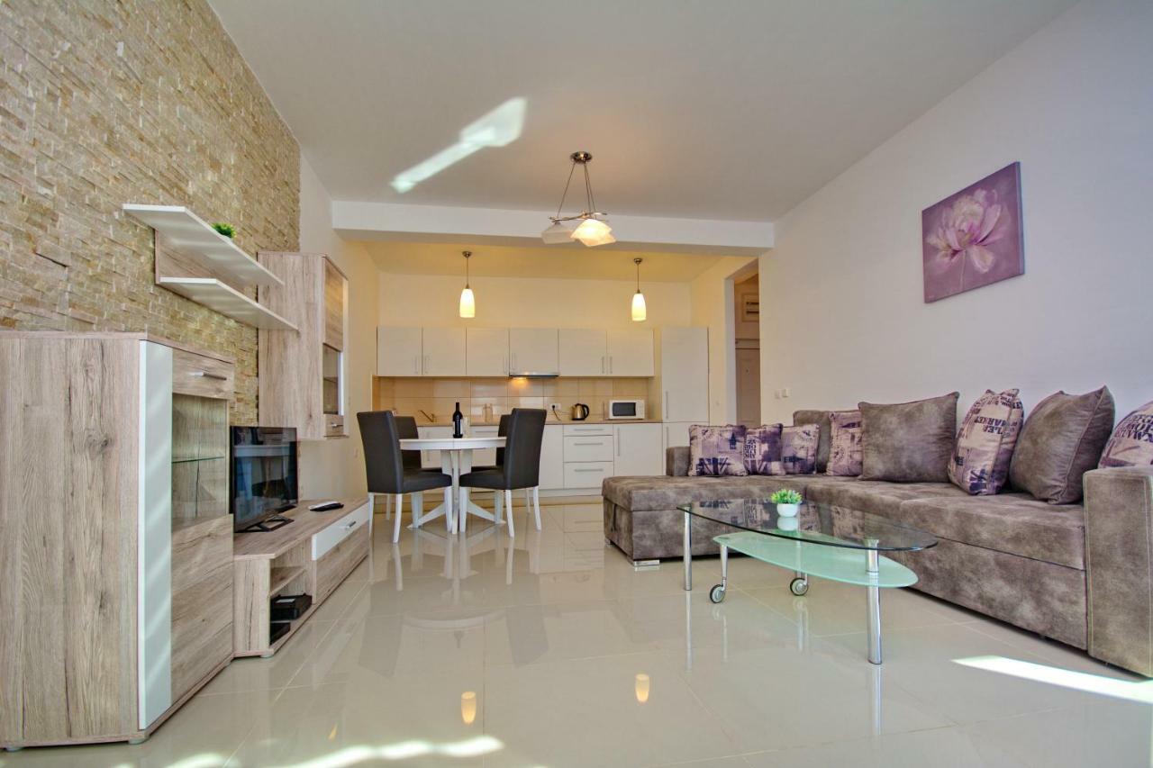Apartment Dobrota Kotor Bagian luar foto