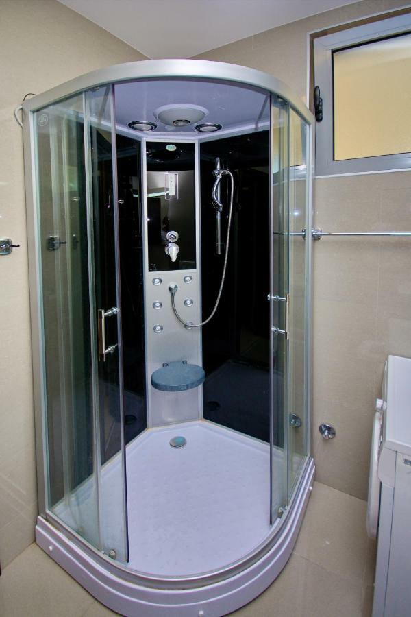 Apartment Dobrota Kotor Bagian luar foto