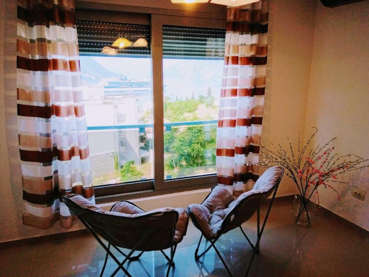 Apartment Dobrota Kotor Bagian luar foto